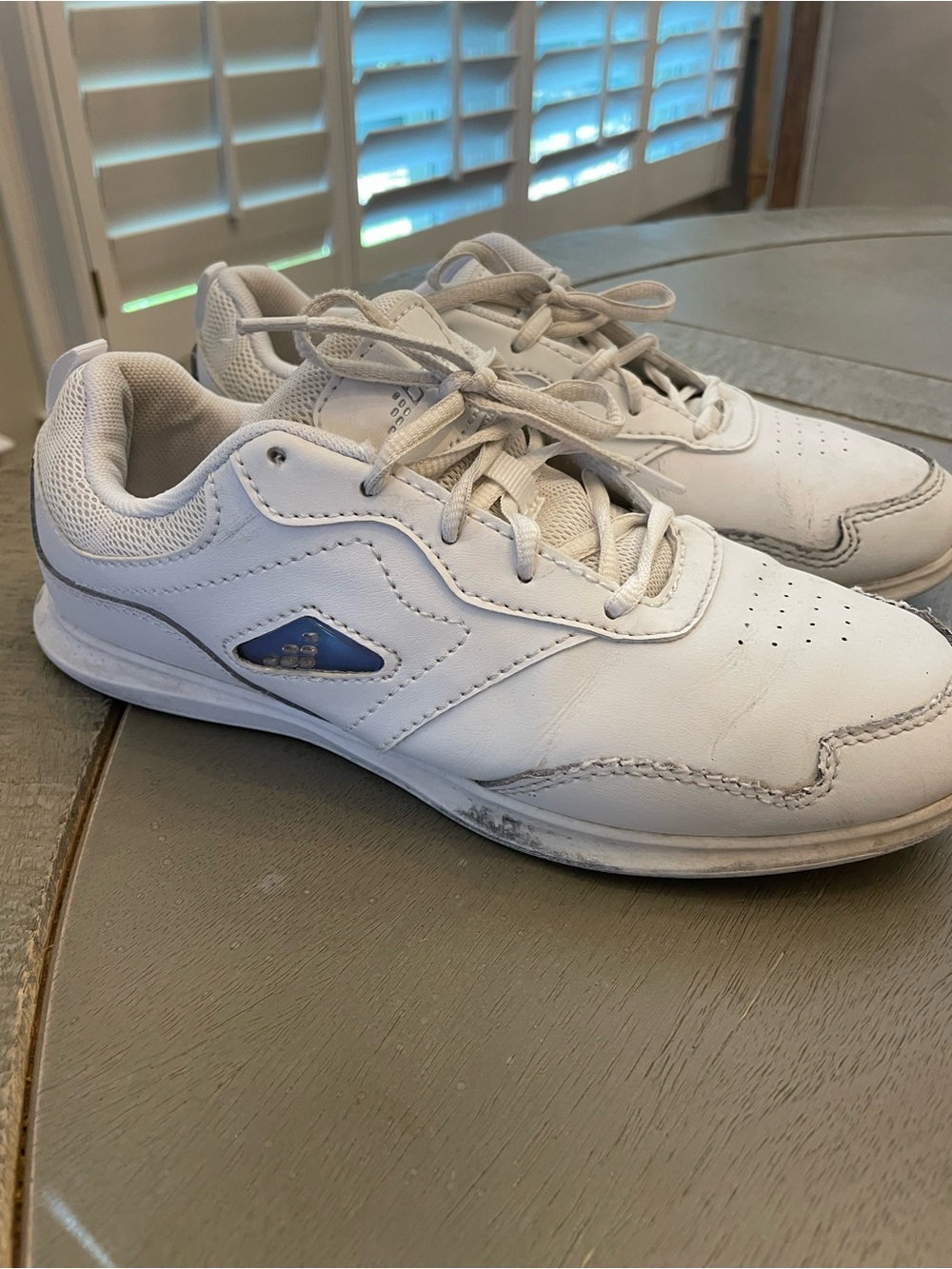 Cheer shoes